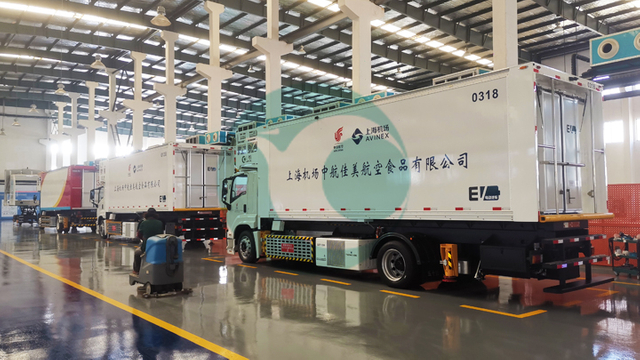 xe tải phục vụ ăn uống 