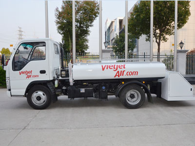 Sklop vodoopskrbnog sustava kamiona za pitku vodu u zračnoj luci