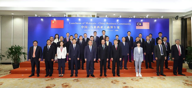 Derbyniodd Premier Li Qiang Ma Haibing, cadeirydd Tianyi Co, Ltd, ym Malaysia.